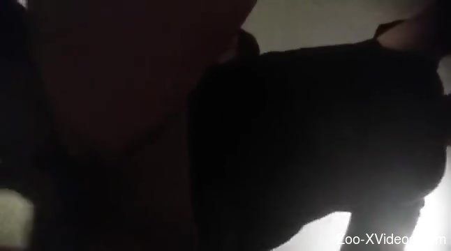 Порно с животными. Сексуальная собачья поза с похотливым любителем собак